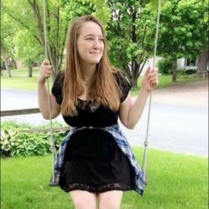 Meet your Posher, Emilee